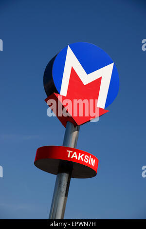 Istanbul Metro U-Bahn Station Schild am Taksim-Platz, Istanbul, Türkei Stockfoto