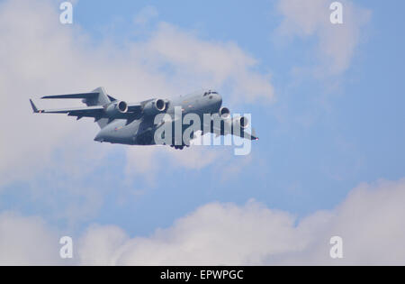 Gibraltar. 22. Mai 2015.  Die Ankunft am 1330hrs heute von einem militärischen Transportflugzeug C130 fiel mit der Ankunft der HMS Astute, ein Atom-u-Boot der Astute-Klasse nach Gibraltar. Bildnachweis: Stephen Ignacio/Alamy Live-Nachrichten Stockfoto