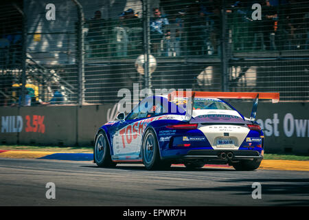 Adelaide, South Australia - 1. März 2014: Porsche GT3-Rennwagen auf der Rennstrecke bei Clipsal 500 treibt Stockfoto