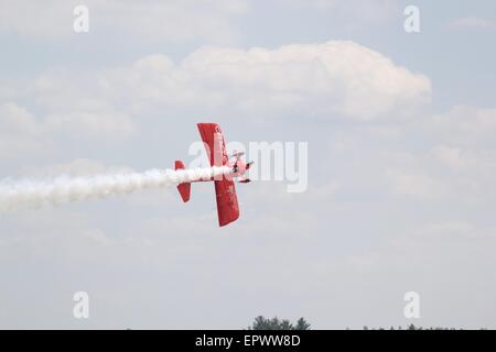 Oracle Kunstflug Flugzeug geflogen von Sean D Tucker bei großen New England Airshow, Westover Air Reserve Base, Massachusets, USA Stockfoto