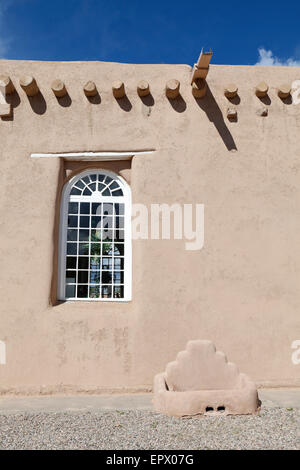 Detail Fassade der St. Francis Kirche, Ranchos de Taos, New Mexico, USA. Stockfoto