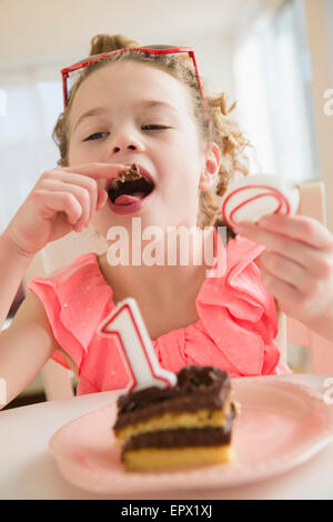 Mädchen (10-11) feiert 10. Geburtstag Stockfoto
