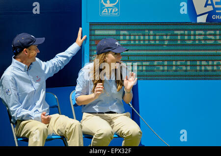 Aegon Tennis Championships, Queens Club, London, June10th 2014. Linienrichter auf der Anzeigetafel fast umfallen reagieren Stockfoto