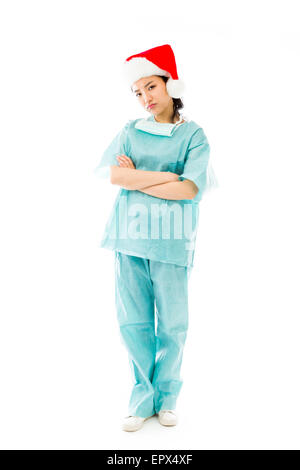 Asiatische Frauen Chirurg trägt Weihnachtsmütze verärgert Stockfoto