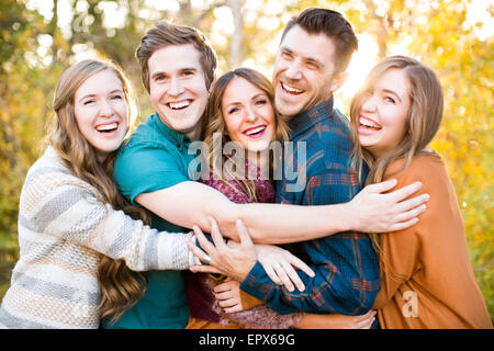 Porträt von fünf lächelnden Freunde Stockfoto
