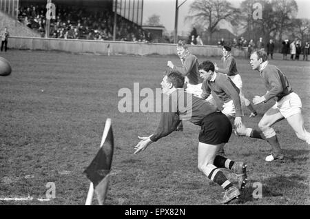 London Wasps V Llanelli, Rugby-Union-Spiel, März 1966. Stockfoto