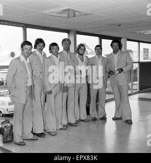 1976-British Olympic Team kehrt Heim, Flughafen London-Heathrow, 3. August 1976. Unter den Medaillengewinnern war David Wilkie, 2. Links, Olympiasieger, 200 Meter Brustschwimmen. Stockfoto