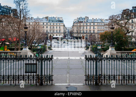 Paris, Frankreich - 15. Februar 2015: Straßenansicht von der Rue la Fayette aus den Schritten der Pfarrei Saint Vincent de Paul Stockfoto