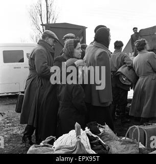 Überschwemmungen in Jaywick, Essex. Mutter und Kind am Feuerwehrhaus Canvey Island. Februar 1953. Stockfoto