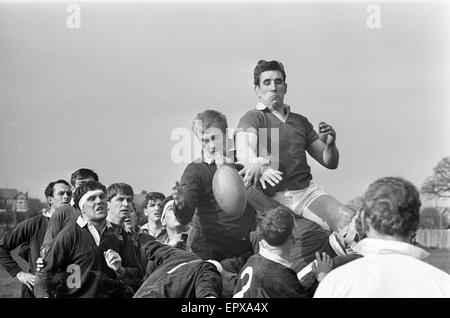 London Wasps V Llanelli, Rugby-Union-Spiel, März 1966. Stockfoto