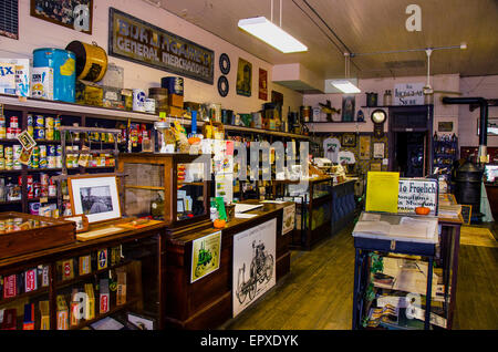 Das Innere des Burlingame General Merchandise speichern in Froelich, Iowa, einer der frühesten Kaufhäuser des Landes Stockfoto