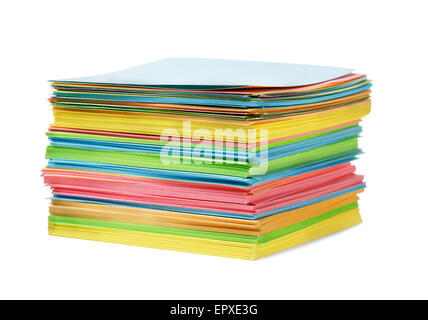 Bunte Notizzettel auf weißem Hintergrund Stockfoto