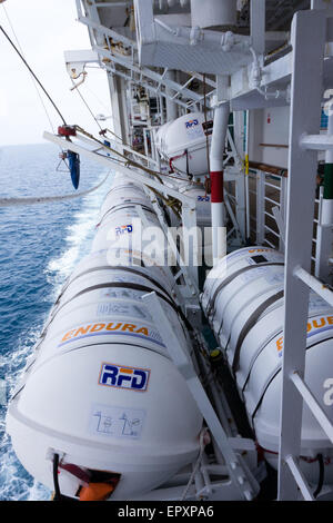 Kreuzfahrt Schiff Rettungsboot Notfall Hülsen Stockfoto