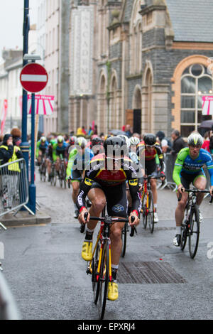 Aberystwyth, Großbritannien, 22. Mai 2015. Professionelle und Amateur-Radfahrer gingen auf die Straße von Aberystwyth für Aber Zyklus Fest & Runde 3 der Baureihe Pearl Izumi Tour. Bildnachweis: Jon Freeman/Alamy Live-Nachrichten Stockfoto