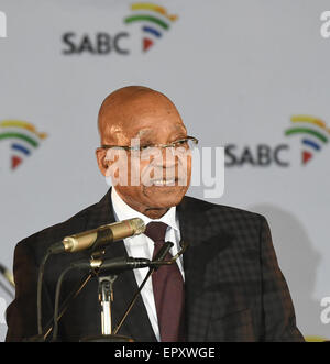 Johannesburg, Südafrika. 22. Mai 2015. Südafrikas Präsident Jacob Zuma spricht bei der Vorstellung des Afrika-News-Kanal durch die South African Broadcasting Corporation (SABC) in Midrand, Johannesburg, Südafrika, am 22. Mai 2015. Afrikanische Geschichten von Afrikanern für Afrikaner erzählt werden sollte, sagte Südafrikas Präsident Jacob Zuma hier am Freitag. Bildnachweis: GCIS/Xinhua/Alamy Live-Nachrichten Stockfoto