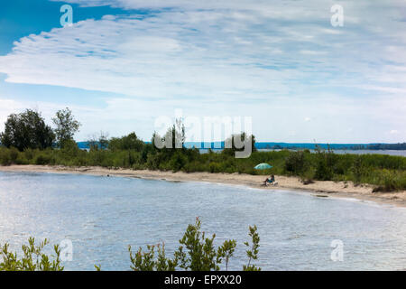 Touristen genießen am Strand, Georgian Bay, Tobermory, Ontario, Kanada Stockfoto