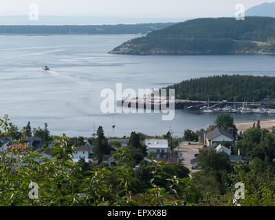 Luftaufnahme von einem Strand und Hafen, Tadoussac, Quebec, Kanada Stockfoto