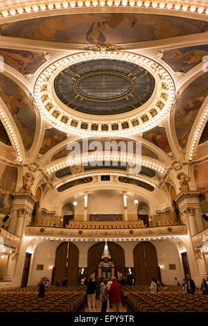 Innere des Smetana-Saal, angeblich Prag der schönsten Jugendstil-Gebäude. Stockfoto
