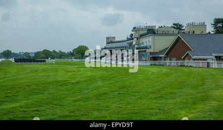 Die Tribüne in Ludlow Racecourse von der Rennbahn Stockfoto