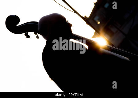 Rom, Italien. 21. Mai 2015. Die Ausstellung "Ewige Stadt, ewigen Marmor" besteht aus einer Sammlung von 40 Werken von Pablo Atchugarry. Fast alle haben aus Carrara-Marmor geformt worden. Die Ausstellung wird an den Fori Imperiali Museum vom 22. Mai bis 7. Februar 2016 sein. © Davide Fracassi/Pacific Press/Alamy Live-Nachrichten Stockfoto