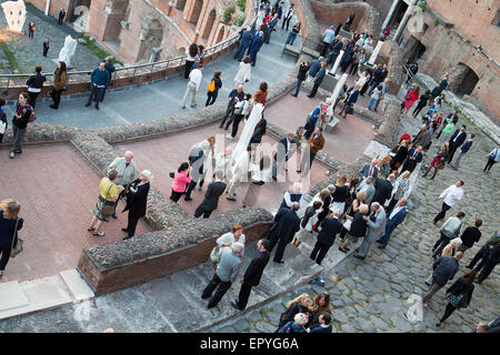 Rom, Italien. 21. Mai 2015. Die Ausstellung "Ewige Stadt, ewigen Marmor" besteht aus einer Sammlung von 40 Werken von Pablo Atchugarry. Fast alle haben aus Carrara-Marmor geformt worden. Die Ausstellung wird an den Fori Imperiali Museum vom 22. Mai bis 7. Februar 2016 sein. © Davide Fracassi/Pacific Press/Alamy Live-Nachrichten Stockfoto