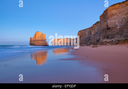 Ein Apostel der berühmten zwölf Apostel Felsformationen auf der Great Ocean Road, Victoria, Australien Stockfoto