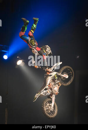 Zürich, Schweiz. 22. Mai 2015. Spektakuläre FMX springt auf "Masters of Dirt" Freestyle Motocross Show im Zürcher Hallenstadion. Bildnachweis: Erik Tham/Alamy Live-Nachrichten Stockfoto