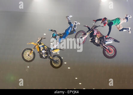 Zürich, Schweiz. 22. Mai 2015. Spektakuläre FMX springt auf "Masters of Dirt" Freestyle Motocross Show im Zürcher Hallenstadion. Bildnachweis: Erik Tham/Alamy Live-Nachrichten Stockfoto