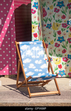 Bournemouth, Dorset, UK 23. Mai 2015. Cath Kidston dekoriert Strandhütten in Bournemouth. Fünf Strandhütten haben eine Verjüngungskur für den Sommer von Design-Firma Cath Kidston in ihre legendären Drucke erhalten. Bildnachweis: Carolyn Jenkins/Alamy Live-Nachrichten Stockfoto
