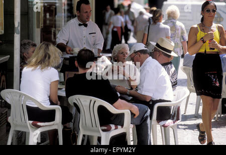 DEU, Deutschland, Hessen, Frankfurt, Straßencafé an der Grosse Bockenheimer Straße, die so genannte Fressgass.  DEU, Deutschland, Hessen, Fran Stockfoto