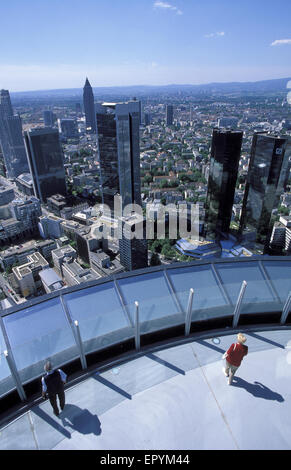 DEU, Deutschland, Hessen, Frankfurt, Blick von der Maintower, das Westend, im Hintergrund der Messeturm auf der rechten Seite der Deutsc Stockfoto