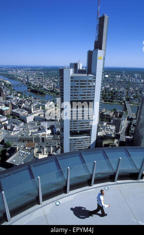 DEU, Deutschland, Hessen, Frankfurt am Main, Blick von der Maintower auf der Commerzbank und dem Stadtzentrum entfernt.  DEU, Deutschland, Hessen, Frank Stockfoto