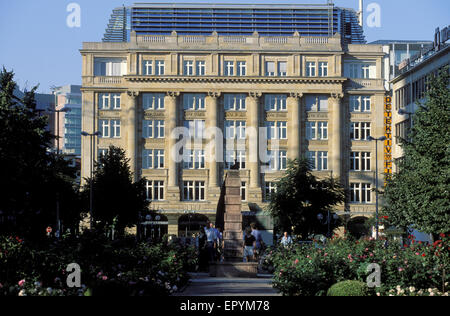 DEU, Deutschland, Hessen, Frankfurt, dem Rathenau-Platz.  DEU, Deutschland, Hessen, Frankfurt am Main, der Rathenauplatz. Stockfoto