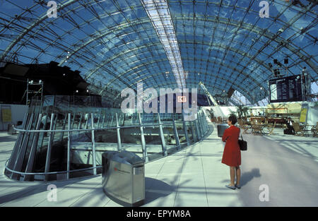 DEU, Deutschland, Hessen, Frankfurt, station am Flughafen Frankfurt.  DEU, Deutschland, Hessen, Frankfurt Am Main, Bahnhof am Flugh Stockfoto