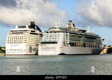 Royal Caribbean Jewel der Meere, MSC Kreuzfahrten Musica, Saint John's Harbour, Antigua Stockfoto