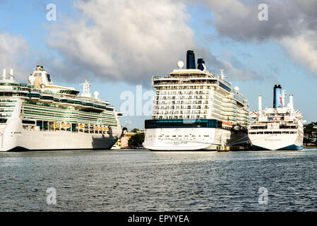 MS-Thompson Feier, Celebrity Eclipse, königlichen karibischen Juwel der Meere, Hafen von Saint John's, Antigua Stockfoto