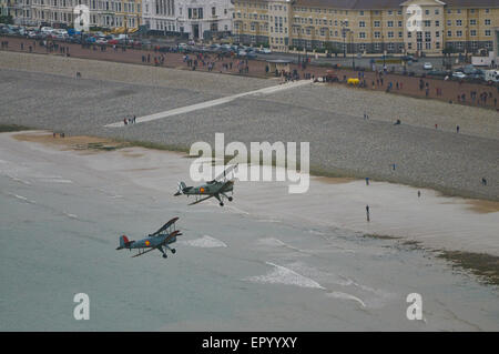 Llandudno, North Wales, UK. 23. Mai 2015. Die Llandudno Air Show mit Displays einschließlich alte Buckers, Gloster Meteor, Avro Anson, Catalina, Mustang, Lancaster, Strikemaster, Hurrikan, Spitfire und der Royal Air Force Red Arrows. Bildnachweis: Robert Eames/Alamy Live-Nachrichten Stockfoto