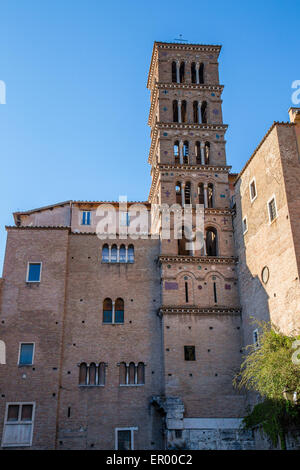 Santi Giovanni e Paolo Kirchturm, Rom, Italien Stockfoto