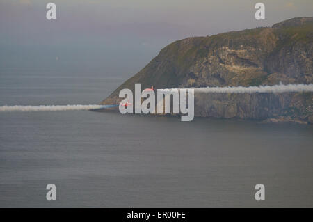 Llandudno Wales 23, Ma y 2015 Red Arrows in Llandudno Bay als Teil von Llandudno Airsho Credit: Robert Eames Alamy Live News Stockfoto