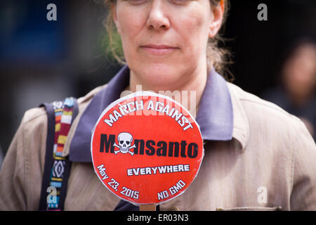 Hauge, Niederlande. 23. Mai 2015. Auf Samstag, 23. Mai 2015 nahmen rund 100 Personen an März gegen Monsanto. Demonstrationen fanden weltweit und in einigen vier wichtigsten Städte in den Niederlanden, wo das Thema des Marsches TTIP stoppen war. Die Transantlantic Handels- und ist weithin als eine ernste Bedrohung für soziale Sicherheit und die Umwelt kritisiert worden. Bildnachweis: Jaap Aires/Alamy Live-Nachrichten Stockfoto