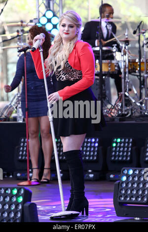 New York, USA. 22. Mai 2015. Sängerin Meghan Trainor führt auf NBC Toyota-Konzertreihe am Rockefeller Plaza am 22. Mai 2015 in New York City. Bildnachweis: Debby Wong/Alamy Live-Nachrichten Stockfoto