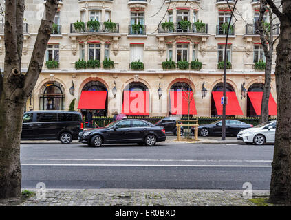 Hotel Plaza Athenee, äußere des luxuriösen 5-Sterne-Hotel auf der Avenue Montaigne, Paris Stockfoto