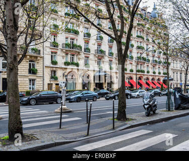 Hotel Plaza Athenee, äußere des luxuriösen 5-Sterne-Hotel auf der Avenue Montaigne, Paris Stockfoto