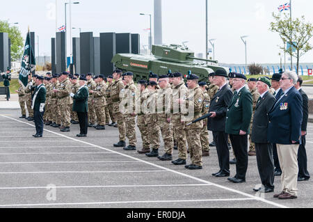 Carrickfergus, Nordirland. 23. Mai 2015. Soldaten auf der Parade anlässlich die Bildung der neuesten Regiment in der britischen Armee - Schottland und Nord-irischen Yeomanry Credit: Stephen Barnes/Alamy Live News Stockfoto