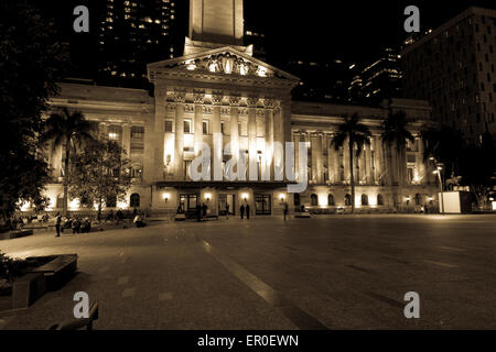 Brisbane City Hall in der Nacht Stockfoto