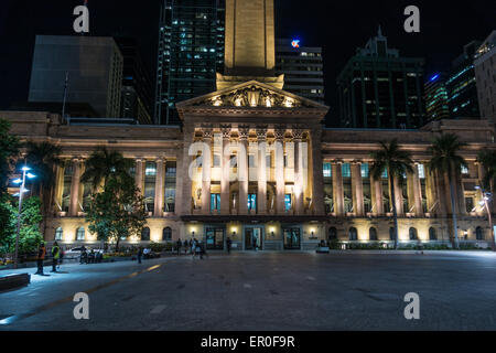 Brisbane City Hall in der Nacht Stockfoto