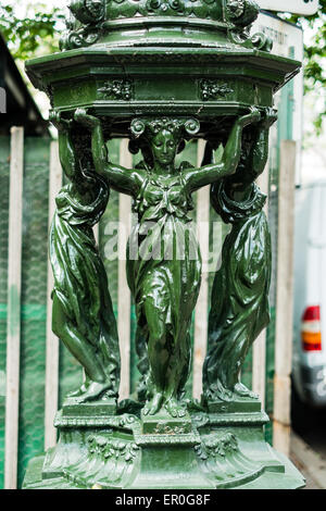 Trinkwasser-Brunnen in Paris, Frankreich Stockfoto