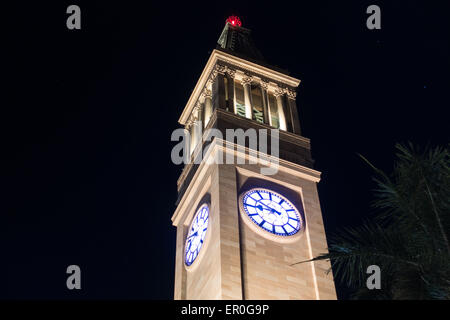 Brisbane City Hall Uhrturm in der Nacht Stockfoto