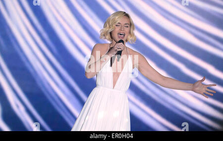 Wien, Österreich. 23. Mai 2015. Sängerin Polina Gagarina vertreten Russland führt während der Eröffnung des Grand Final der 60. Eurovision Song Contest 2015 in Wien, Österreich, 23. Mai 2015. Teilnehmer aus 27 Ländern konkurrieren um die Trophäe des Eurovision Song Contest. Foto: Julian Stratenschulte/Dpa/Alamy Live News Stockfoto