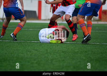 Gibraltar. 24. Mai 2015. Linocln rot Imps wurden gekrönt Fußball Champions League in Gibraltar nach dem Gewinn ihrer Finale 9: 0 gegen die Löwen. Lincoln rot Imps werden diesen Sommer zum zweiten Mal nach der erfolgreichen Verteidigung ihren Titel in der Champions-League-Qualifikation spielen. Nächste Woche werden sie in der Rock-Cup-Finale gegen Lynx spielen. Bildnachweis: Stephen Ignacio/Alamy Live-Nachrichten Stockfoto